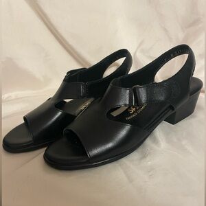 New SAS Suntimer Womens SZ 7 Black Leather Slingback Comfort Sandals